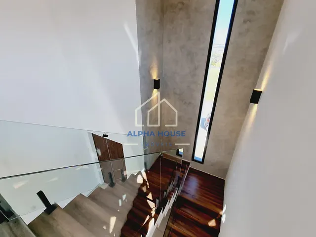 Sobrado com 300m² 3 quartos e 2 banheiros, à venda, no bairro Residencial Ouroville em Taubaté