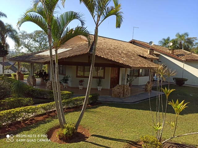 Casa com 2471m² 4 quartos e 6 banheiros, à venda ou para alugar, no bairro Condomínio Jardim das Palmeiras em Bragança Paulista
