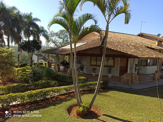 Casa com 2471m² 4 quartos e 6 banheiros, à venda ou para alugar, no bairro Condomínio Jardim das Palmeiras em Bragança Paulista
