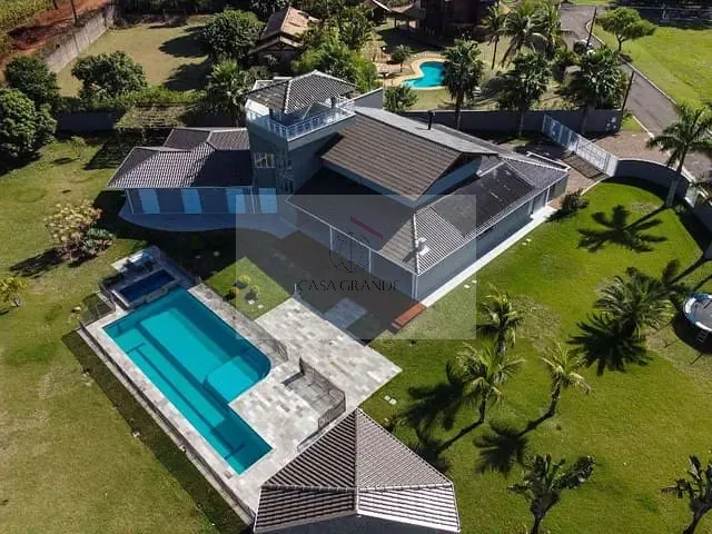 Casa 4 quartos e 4 banheiros, à venda, no bairro Centro em Cambé