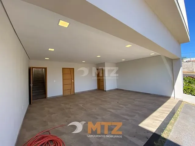 Casa com 268m² 4 quartos e 4 banheiros, à venda, no bairro Parque Residencial Vinte e Quatro de Maio em Botucatu