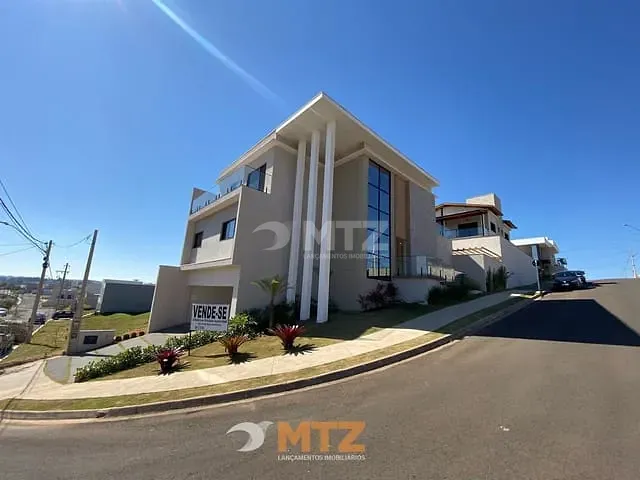 Casa com 268m² 4 quartos e 4 banheiros, à venda, no bairro Parque Residencial Vinte e Quatro de Maio em Botucatu