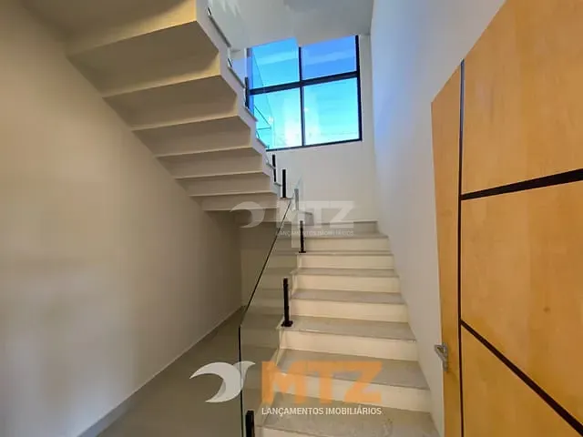 Casa com 268m² 4 quartos e 4 banheiros, à venda, no bairro Parque Residencial Vinte e Quatro de Maio em Botucatu