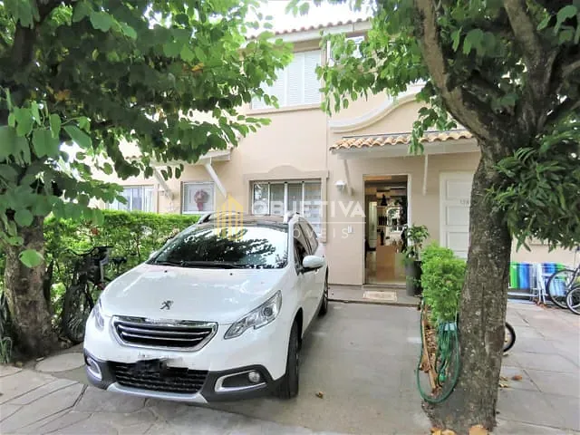 Casa 2 quartos e 2 banheiros, à venda, no bairro Humaitá em Porto Alegre