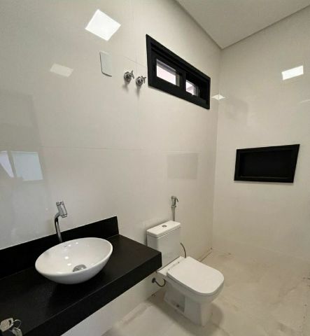 Casa com 406m² 3 quartos e 5 banheiros, à venda, no bairro Residencial Goiânia Golfe Clube em Goiânia