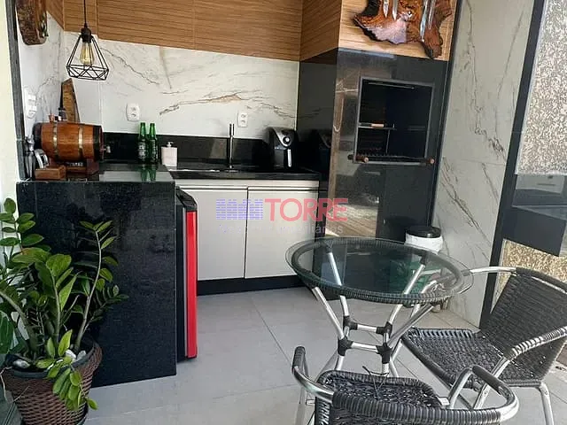 Casa 3 quartos e 3 banheiros, à venda, no bairro Nossa Senhora da Vitória em Ilhéus