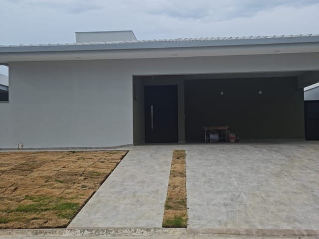 Casa com 405m² 3 quartos e 3 banheiros, à venda, no bairro Condominio Residencial Real Ville em Pindamonhangaba