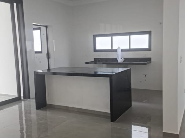 Casa com 405m² 3 quartos e 3 banheiros, à venda, no bairro Condominio Residencial Real Ville em Pindamonhangaba