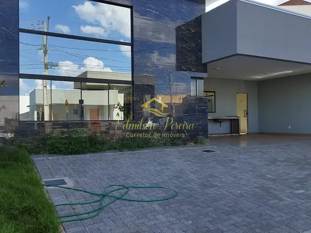 Casa com 300m² 3 quartos e 3 banheiros, à venda, no bairro Condominio Residencial Habitten Santa Regina em Londrina