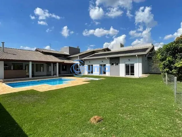 Casa com 1200m² 5 quartos e 6 banheiros, à venda, no bairro Condomínio Terras de Santa Cruz em Bragança Paulista
