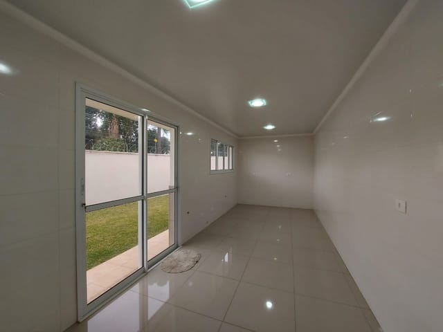Casa com 419m² 4 quartos e 6 banheiros, à venda, no bairro Butiatuvinha em Curitiba