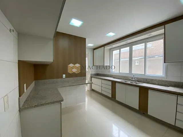 Casa com 500m² 4 quartos e 5 banheiros, para alugar, no bairro Dezoito do Forte Empresarial/Alphaville. em Barueri