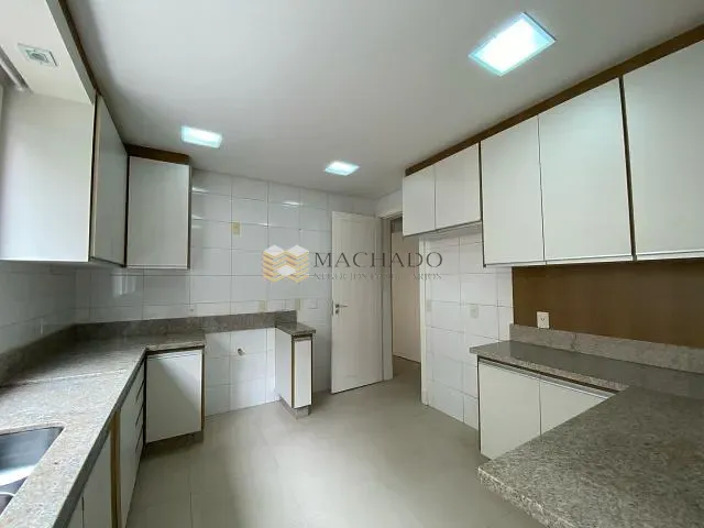 Casa com 500m² 4 quartos e 5 banheiros, para alugar, no bairro Dezoito do Forte Empresarial/Alphaville. em Barueri