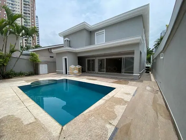 Casa com 500m² 4 quartos e 5 banheiros, para alugar, no bairro Dezoito do Forte Empresarial/Alphaville. em Barueri