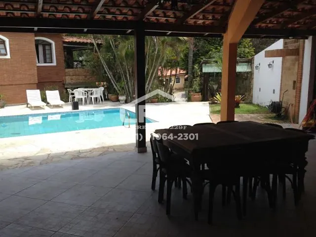 Casa com 1200m² 8 quartos e 4 banheiros, à venda ou para alugar, no bairro Cumbari em Mairiporã