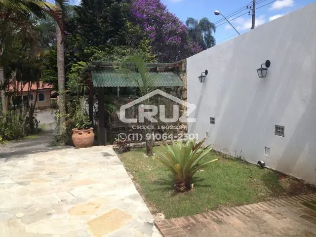 Casa com 1200m² 8 quartos e 4 banheiros, à venda ou para alugar, no bairro Cumbari em Mairiporã