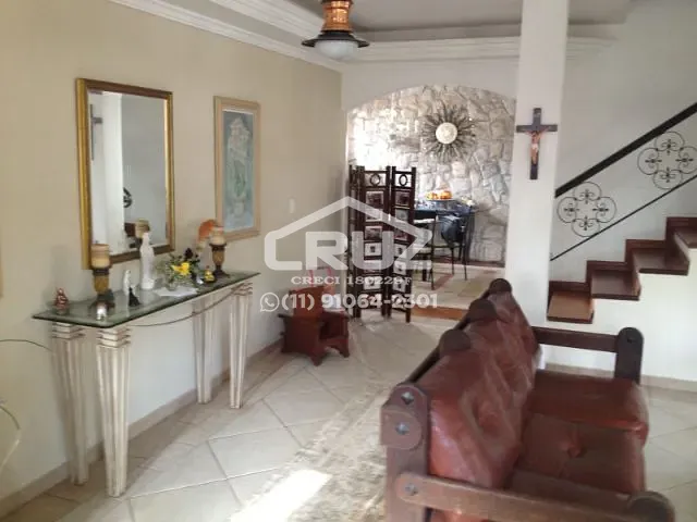 Casa com 1200m² 8 quartos e 4 banheiros, à venda ou para alugar, no bairro Cumbari em Mairiporã
