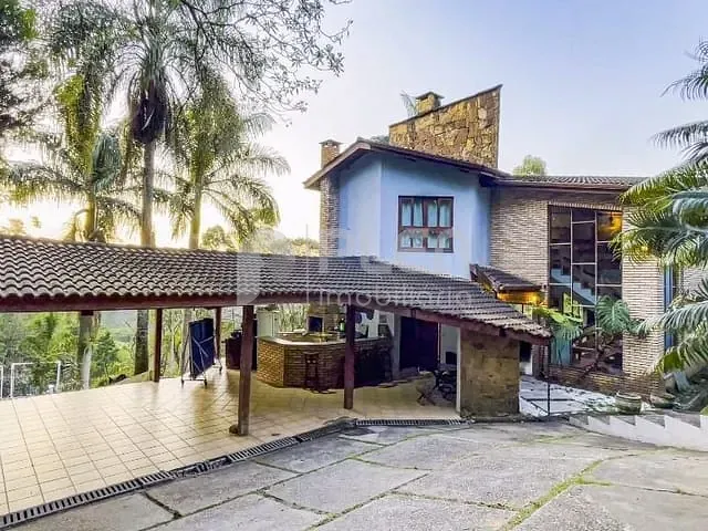 Casa com 1860m² 4 quartos e 3 banheiros, à venda, no bairro Caraguatá em Mairiporã