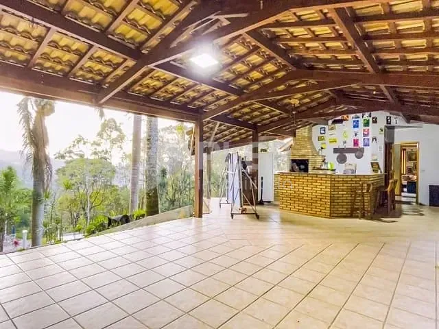 Casa com 1860m² 4 quartos e 3 banheiros, à venda, no bairro Caraguatá em Mairiporã