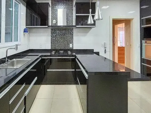 Casa com 525m² 4 quartos e 5 banheiros, à venda, no bairro Residencial Damha em Campo Grande