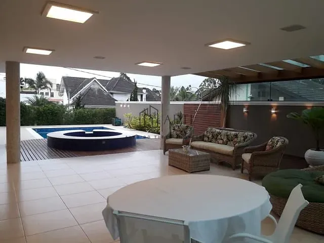 Casa com 580m² 4 quartos e 6 banheiros, à venda, no bairro Parque Residencial Itapeti em Mogi das Cruzes