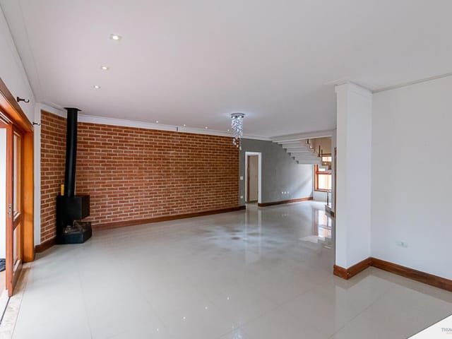 Casa com 640m² 4 quartos e 6 banheiros, à venda ou para alugar, no bairro Nossa Senhora do Perpétuo Socorro em Pindamonhangaba