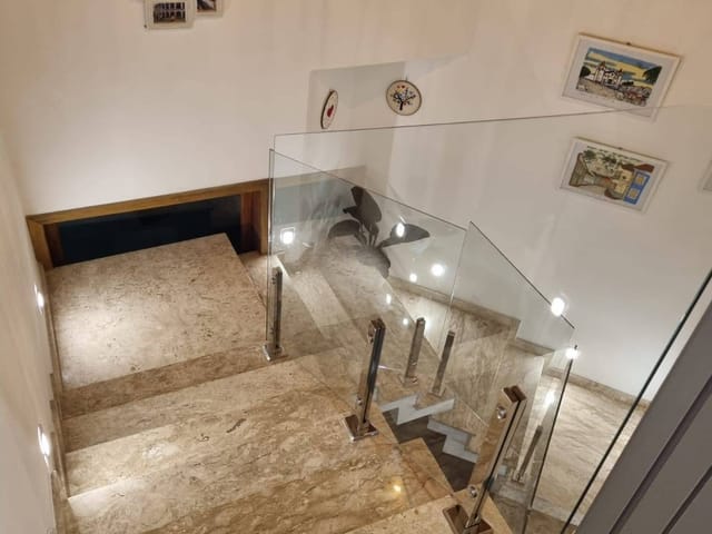 Casa com 640m² 4 quartos e 6 banheiros, à venda ou para alugar, no bairro Nossa Senhora do Perpétuo Socorro em Pindamonhangaba