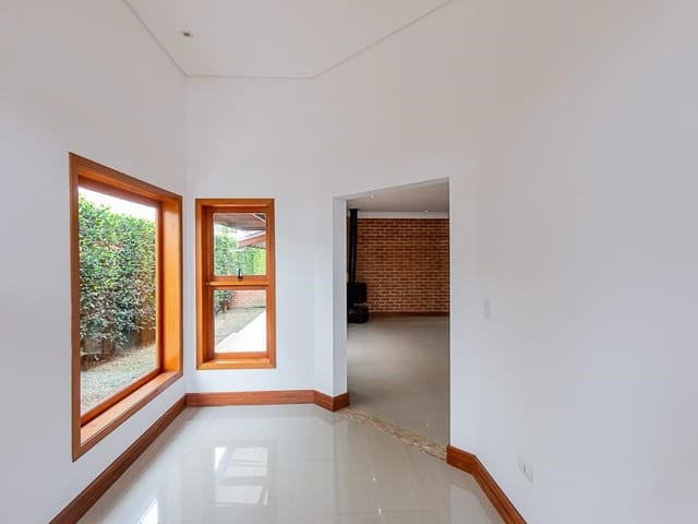 Casa com 640m² 4 quartos e 6 banheiros, à venda ou para alugar, no bairro Nossa Senhora do Perpétuo Socorro em Pindamonhangaba