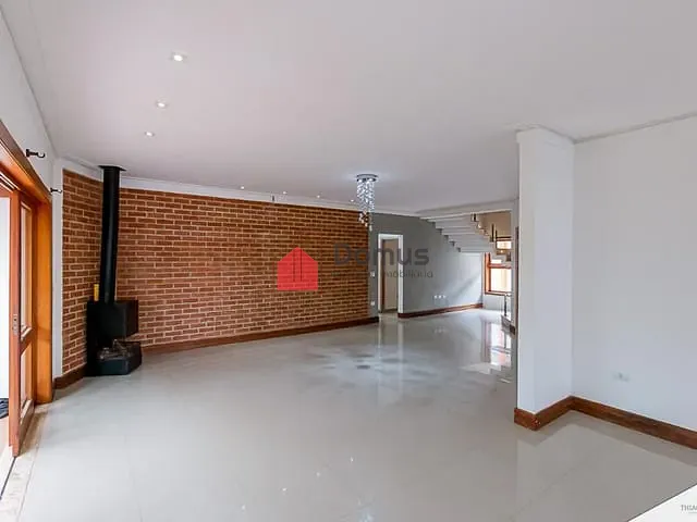 Casa com 640m² 4 quartos e 6 banheiros, à venda ou para alugar, no bairro Nossa Senhora do Perpétuo Socorro em Pindamonhangaba