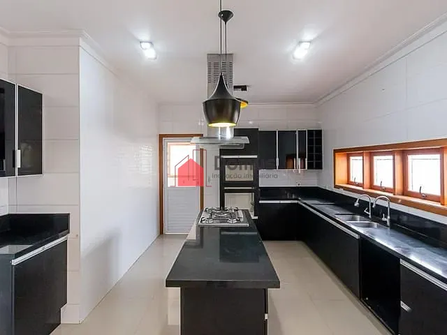 Casa com 640m² 4 quartos e 6 banheiros, à venda ou para alugar, no bairro Nossa Senhora do Perpétuo Socorro em Pindamonhangaba