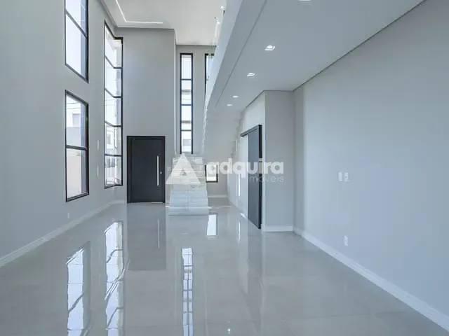 Casa com 372m² 4 quartos e 4 banheiros, à venda, no bairro Jardim Carvalho em Ponta Grossa