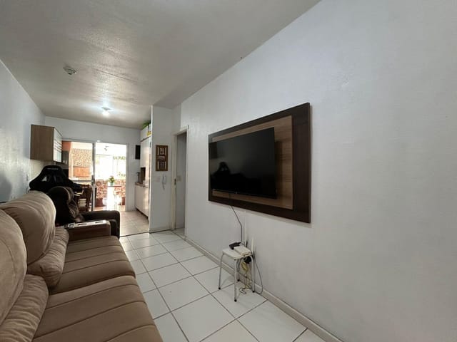 Casa 2 quartos e 2 banheiros, à venda, no bairro Três Vendas em Pelotas