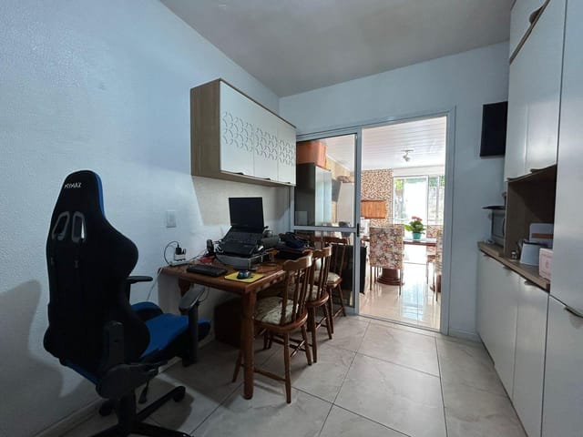 Casa 2 quartos e 2 banheiros, à venda, no bairro Três Vendas em Pelotas