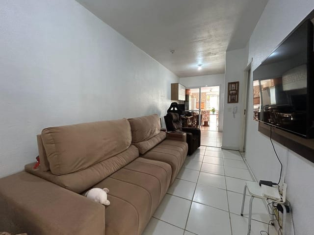 Casa 2 quartos e 2 banheiros, à venda, no bairro Três Vendas em Pelotas