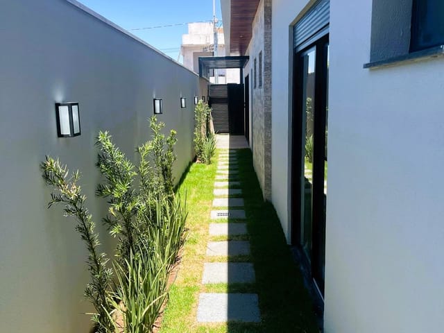 Casa com 306m² 3 quartos e 4 banheiros, à venda, no bairro Recanto dos Pássaros em Cuiabá