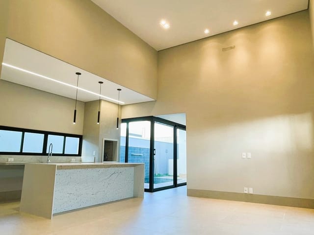 Casa com 306m² 3 quartos e 4 banheiros, à venda, no bairro Recanto dos Pássaros em Cuiabá