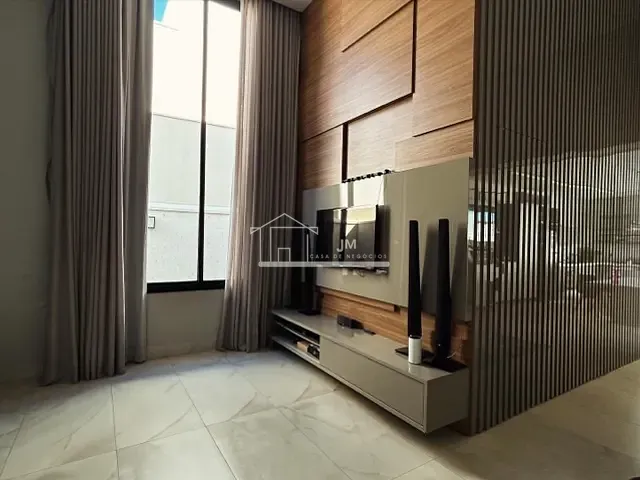 Casa com 465m² 3 quartos e 5 banheiros, à venda, no bairro Granja Marileusa em Uberlândia