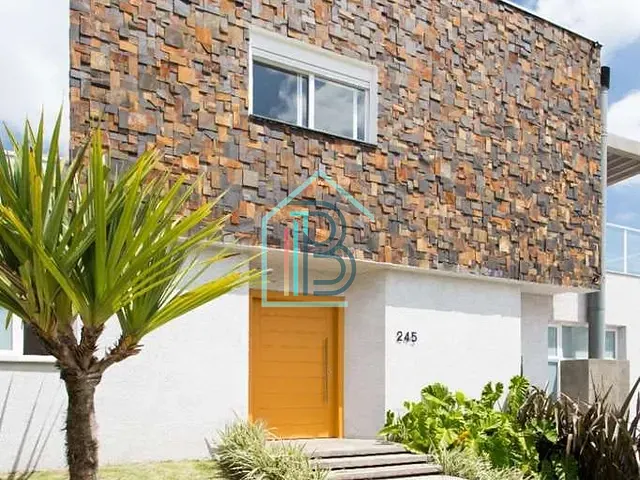 Casa com 710m² 4 quartos e 4 banheiros, à venda, no bairro São Paulo II em Cotia