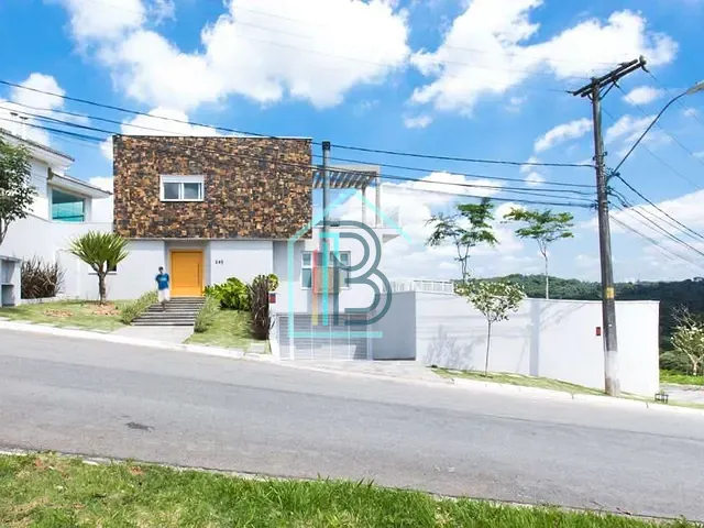 Casa com 710m² 4 quartos e 4 banheiros, à venda, no bairro São Paulo II em Cotia