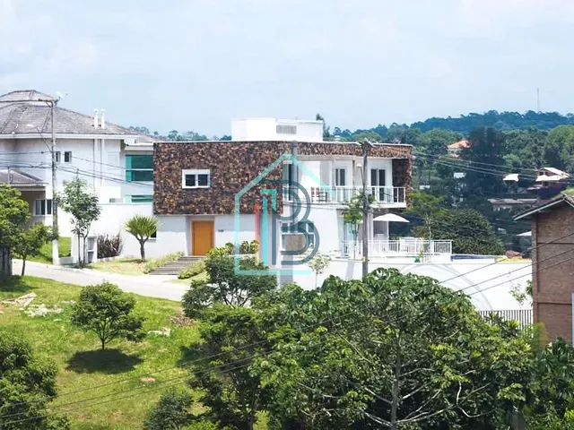 Casa com 710m² 4 quartos e 4 banheiros, à venda, no bairro São Paulo II em Cotia