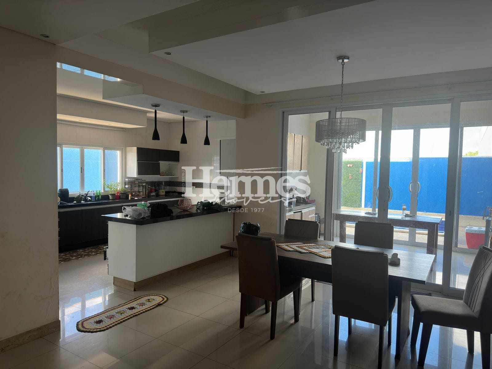 Casa à venda com 5 quartos, 300m² - Foto 1