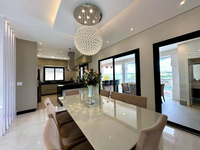 Casa com 350m² 3 quartos e 5 banheiros, à venda, no bairro Condomínio Residencial Euroville II em Bragança Paulista