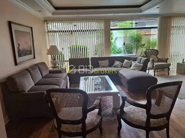 Casa com 494m² 4 quartos e 6 banheiros, à venda, no bairro Continental em Osasco