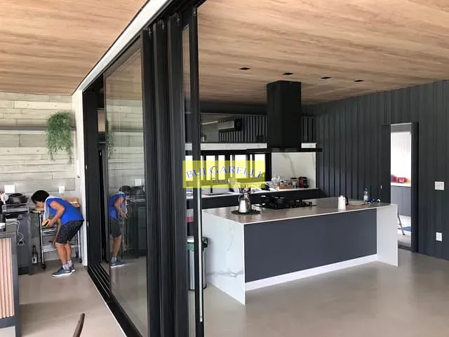 Casa com 1070m² 4 quartos e 5 banheiros, à venda, no bairro Caxambu em Jundiaí
