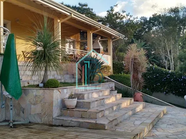 Casa 3 quartos e 3 banheiros, à venda ou para alugar, no bairro Granja Viana em Cotia