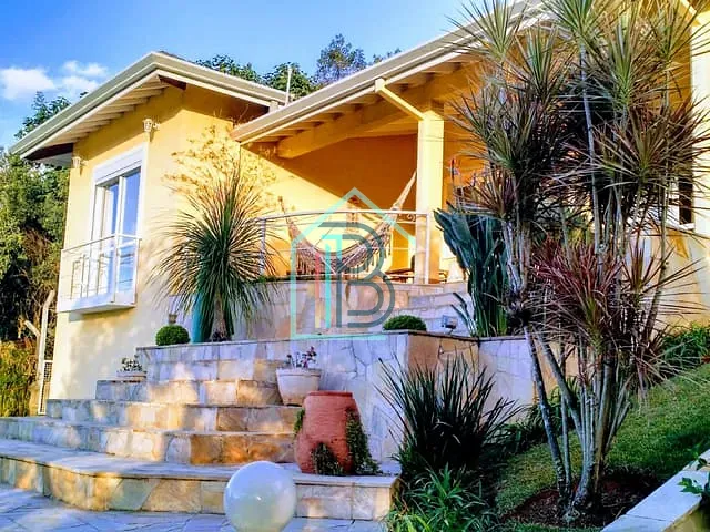 Casa 3 quartos e 3 banheiros, à venda ou para alugar, no bairro Granja Viana em Cotia