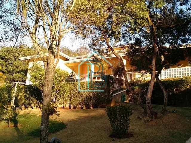 Casa 3 quartos e 3 banheiros, à venda ou para alugar, no bairro Granja Viana em Cotia