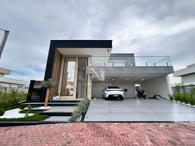 Casa com 450m² 4 quartos e 2 banheiros, à venda, no bairro Itapeba em Maricá
