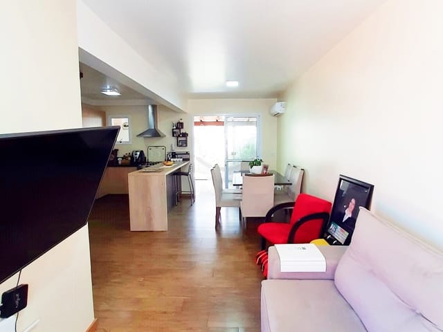 Casa 2 quartos e 2 banheiros, à venda, no bairro Areal em Pelotas