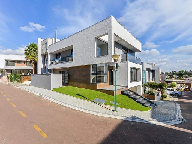 Casa com 351m² 3 quartos e 5 banheiros, à venda, no bairro Boa Vista em Curitiba